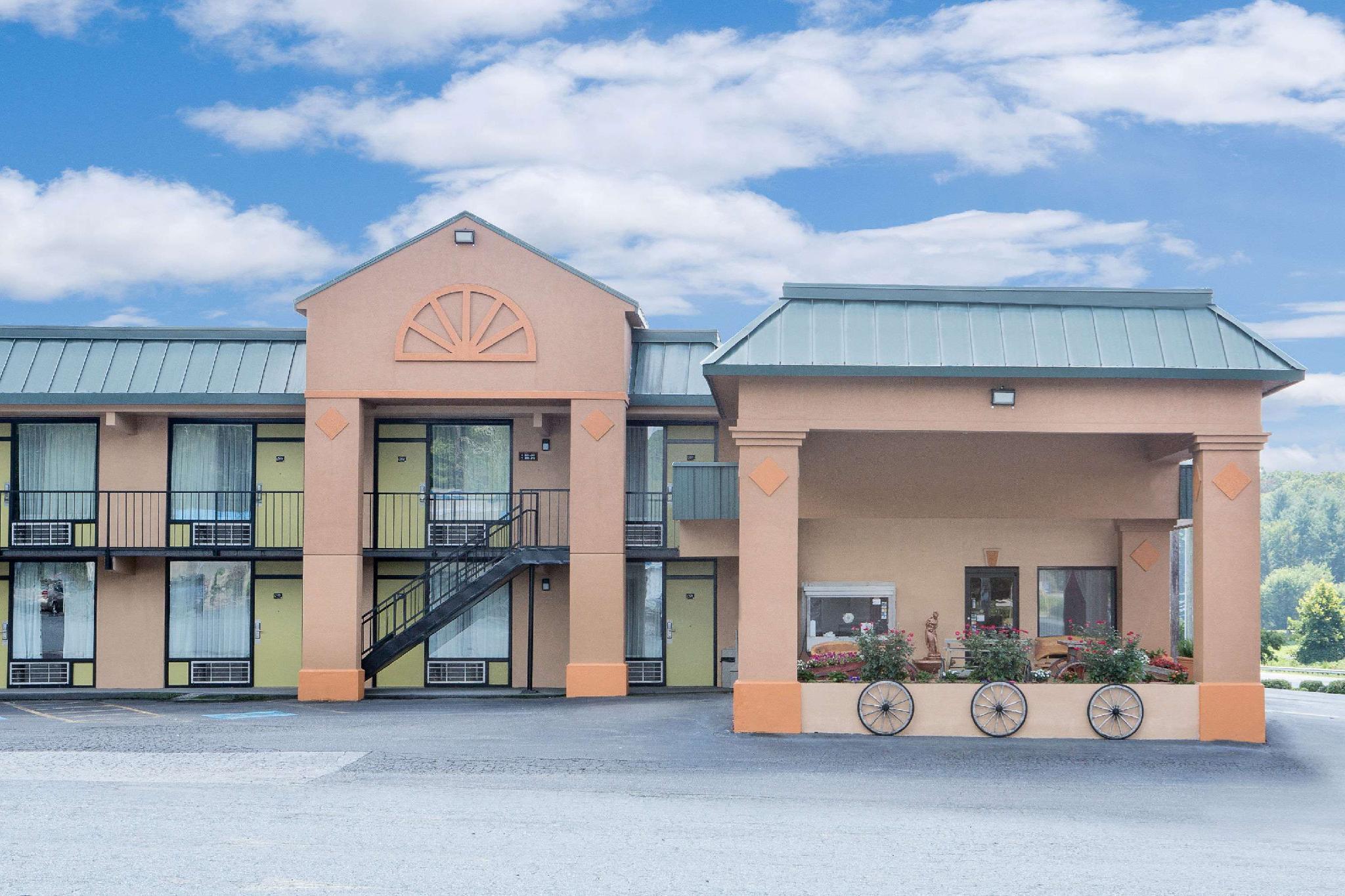 Super 8 By Wyndham Marion Nc Hotel Exterior foto